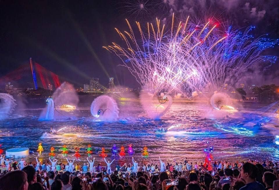 Pháo hoa khu Da nang Downtown cạnh The Meridian Đà Nẵng của Landcom